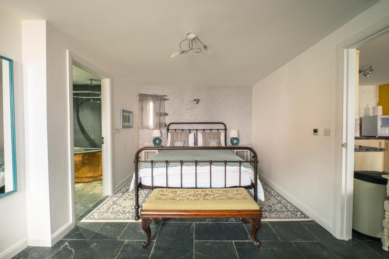 St Davids Hideaway With Roll-Top Bath & Log Burner מראה חיצוני תמונה