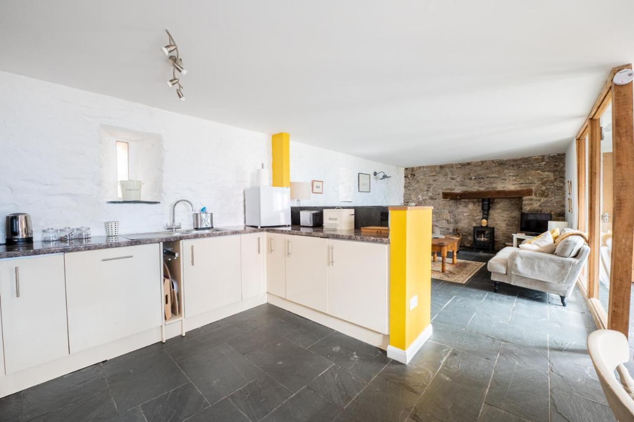 St Davids Hideaway With Roll-Top Bath & Log Burner מראה חיצוני תמונה