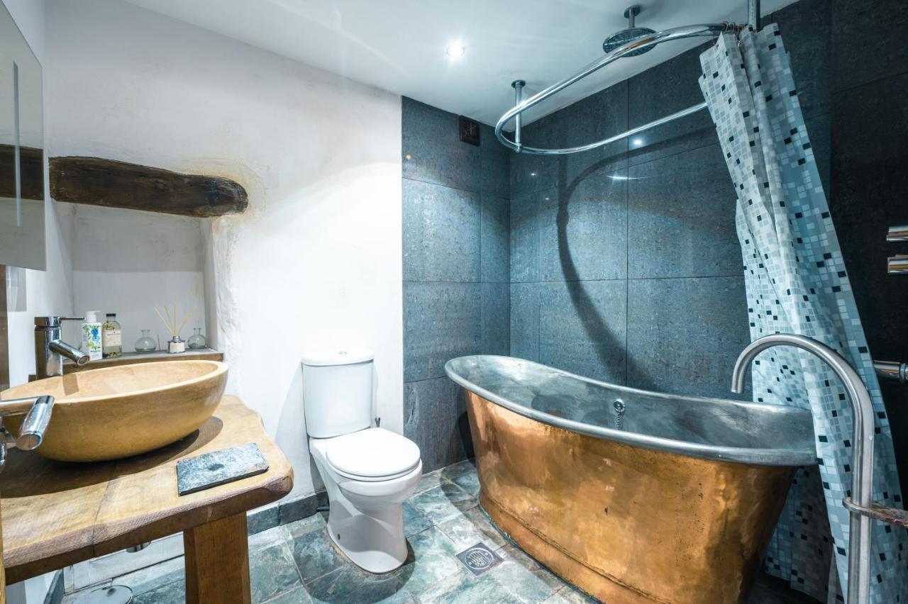 St Davids Hideaway With Roll-Top Bath & Log Burner מראה חיצוני תמונה